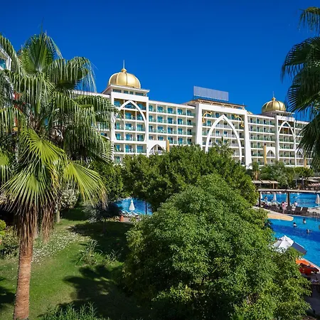 Alan Xafira Deluxe & Hotel 5*