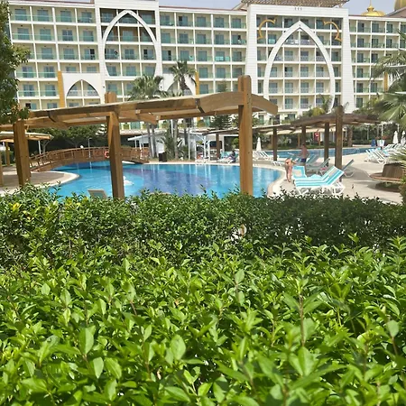 Alan Xafira Deluxe & Hotel