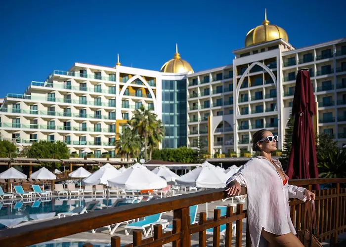 Alan Xafira Deluxe & 5* ألانيا