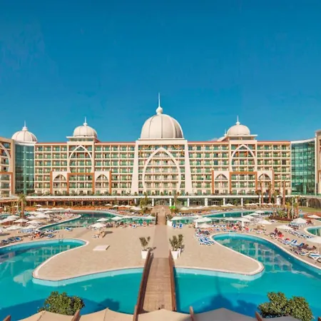 Alan Xafira Deluxe & אלאניה