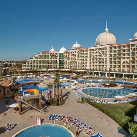 Alan Xafira Deluxe & Hotel