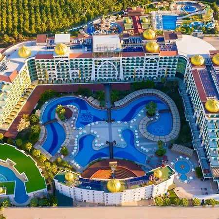 Alan Xafira Deluxe & אלאניה