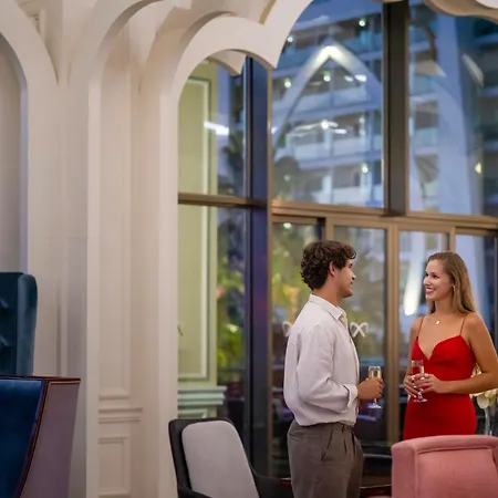 Alan Xafira Deluxe & מלון