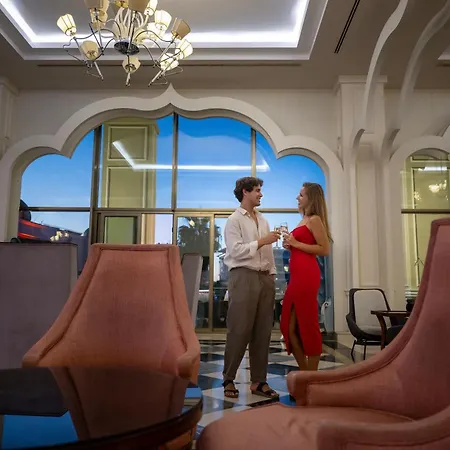 Alan Xafira Deluxe & אלאניה