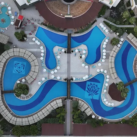 Alan Xafira Deluxe & אלאניה