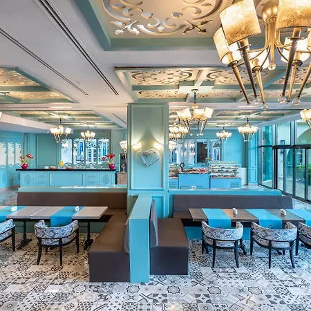 Alan Xafira Deluxe & מלון