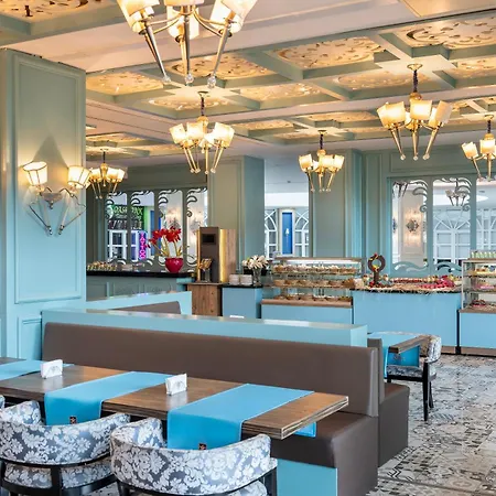 Alan Xafira Deluxe & מלון