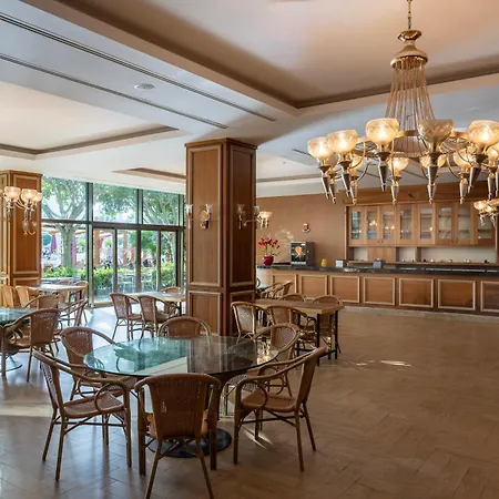 Alan Xafira Deluxe & אלאניה