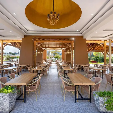 Alan Xafira Deluxe & מלון 5*