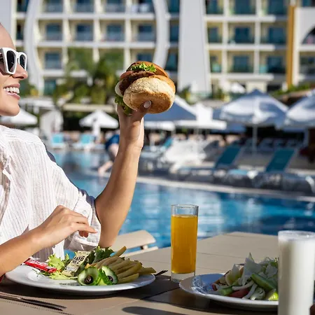 Alan Xafira Deluxe & מלון אלאניה